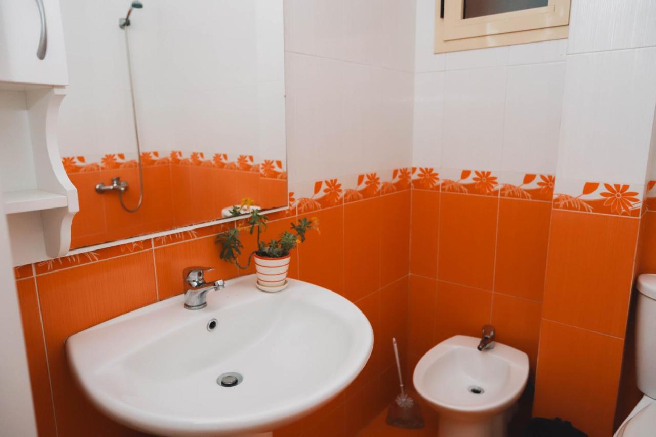 Large Apartment Near The Seaside Boulevard Lungomare Вльора Екстер'єр фото