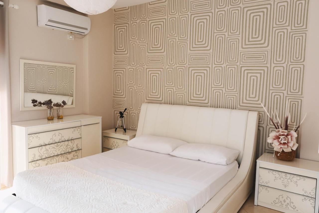 Large Apartment Near The Seaside Boulevard Lungomare Вльора Екстер'єр фото